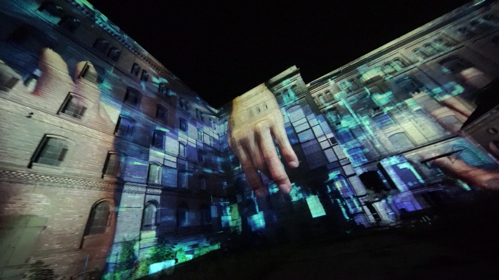 The walls of a historic courtyard in Lahnstein on the Rhine covered in a 270-degree projection mapping at night